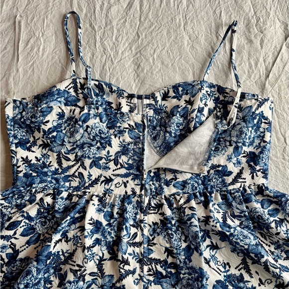 Francesca's Collections Blue and White Floral Mini Dress - Picture 4 of 6